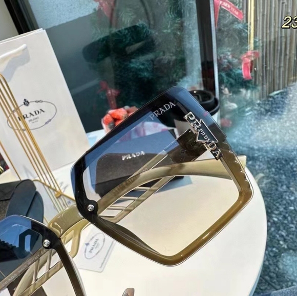 Prada sunglasses - Picture 8 of 9